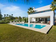 Villa en alquiler en Los Olivos del Paraiso, Estepona