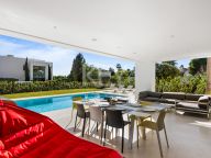 Villa en alquiler en Los Olivos del Paraiso, Estepona