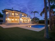 Villa for sale in Los Flamingos, Benahavis