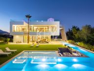 Villa en alquiler en Las Brisas, Nueva Andalucia