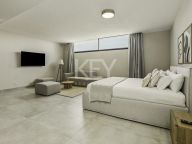 Villa for sale in La Alqueria, Benahavis