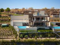 Villa for sale in La Alqueria, Benahavis