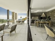 Villa for sale in La Alqueria, Benahavis