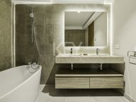 Villa for sale in La Alqueria, Benahavis