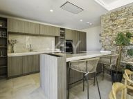 Villa for sale in La Alqueria, Benahavis