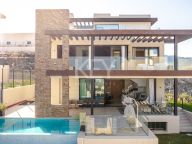 Villa for sale in La Alqueria, Benahavis