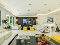 Villa for sale in Nueva Andalucia