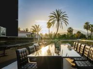 Villa for sale in Nueva Andalucia