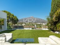Villa for sale in Nueva Andalucia