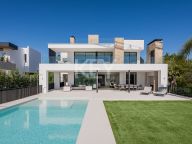 Villa en venta en Nueva Andalucia