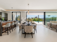Villa for sale in Nueva Andalucia