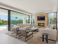 Villa for sale in Nueva Andalucia