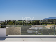 Villa for sale in Nueva Andalucia