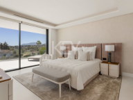 Villa for sale in Nueva Andalucia