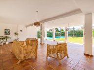 Villa for sale in Marbella East