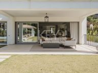 Villa for sale in Los Arqueros, Benahavis