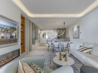 Apartamento en venta en Bahía del Velerín, Estepona