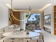 Apartamento en venta en Bahía del Velerín, Estepona