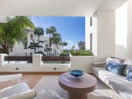 Apartamento en venta en Bahía del Velerín, Estepona