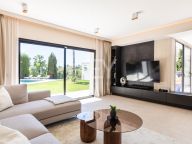 Вилла на продажу в Altos del Paraiso, Бенахавис