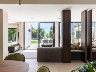Вилла на продажу в Altos del Paraiso, Бенахавис