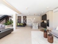 Вилла на продажу в Altos del Paraiso, Бенахавис