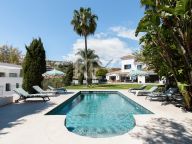 Вилла на продажу в Altos del Paraiso, Бенахавис