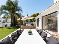 Вилла на продажу в Altos del Paraiso, Бенахавис