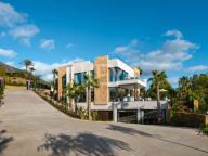 Villa for sale in Marbella Hill Club, Marbella Golden Mile