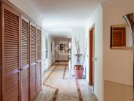 Villa for sale in Benahavis