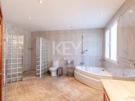 Villa for sale in Benahavis