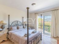 Villa for sale in Benahavis