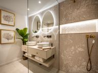 Town House for sale in Nueva Andalucia