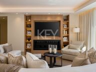 Apartment for sale in Coto Real, Marbella Golden Mile