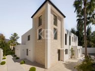 Villa for sale in Las Brisas, Nueva Andalucia