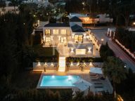 Villa for sale in Las Brisas, Nueva Andalucia