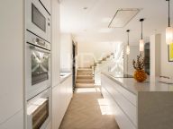 Villa for sale in Las Brisas, Nueva Andalucia