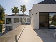 Villa for sale in Las Brisas, Nueva Andalucia