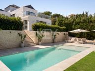 Villa for sale in Las Brisas, Nueva Andalucia