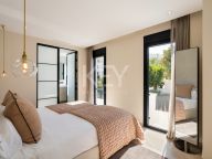 Villa for sale in Las Brisas, Nueva Andalucia