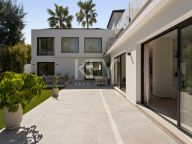 Villa for sale in Las Brisas, Nueva Andalucia