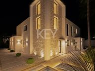 Villa for sale in Las Brisas, Nueva Andalucia