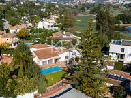 Villa for sale in Nueva Andalucia