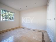 Villa for sale in Nueva Andalucia