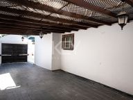 Villa for sale in Nueva Andalucia