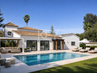 Villa for sale in Nueva Andalucia