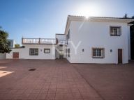 Villa for sale in Nueva Andalucia