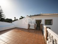 Villa for sale in Nueva Andalucia
