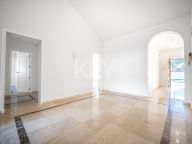 Villa for sale in Nueva Andalucia