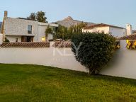 Villa for sale in Nueva Andalucia